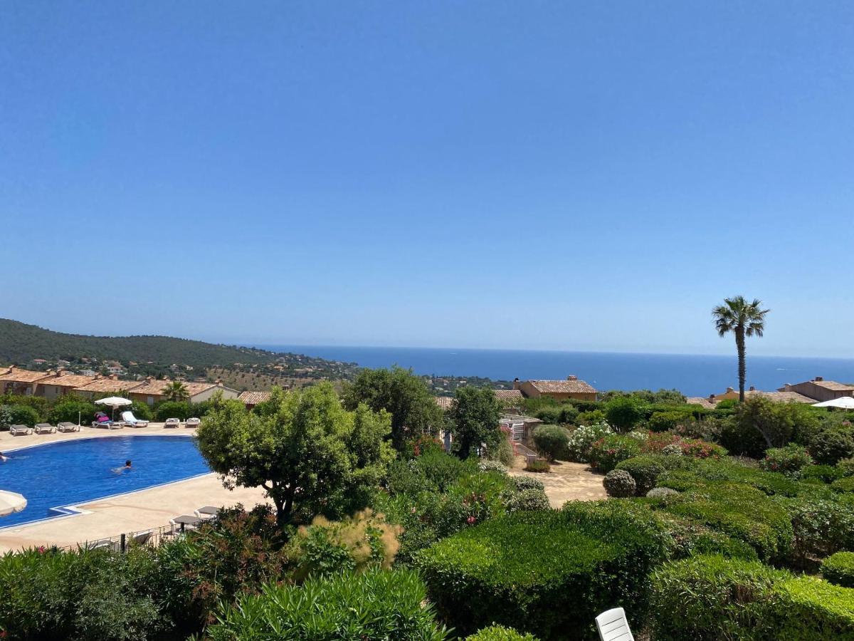 Appart. Vue Mer Avec Piscine - Golfe De St Tropez เลอิสซ็องเบรอ ภายนอก รูปภาพ