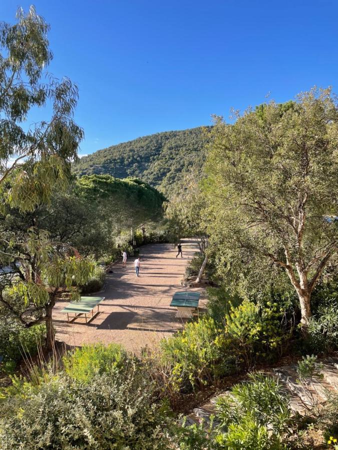 Appart. Vue Mer Avec Piscine - Golfe De St Tropez เลอิสซ็องเบรอ ภายนอก รูปภาพ